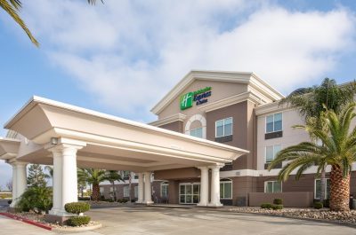 Yosemite_Holiday-Inn-Express-and-Suites-scaled-1.jpg